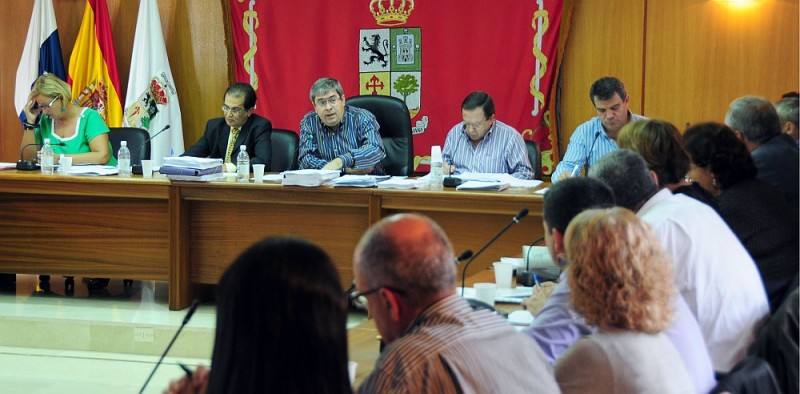 El alcalde de San Bartolom� de Tirajana y Pinocho.