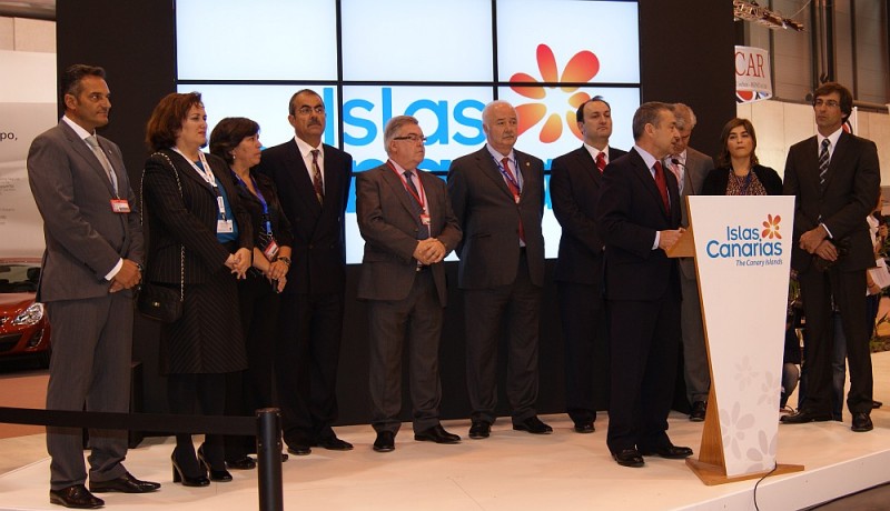 Paulino Rivero inaugura el stand de las Islas en Fitur 