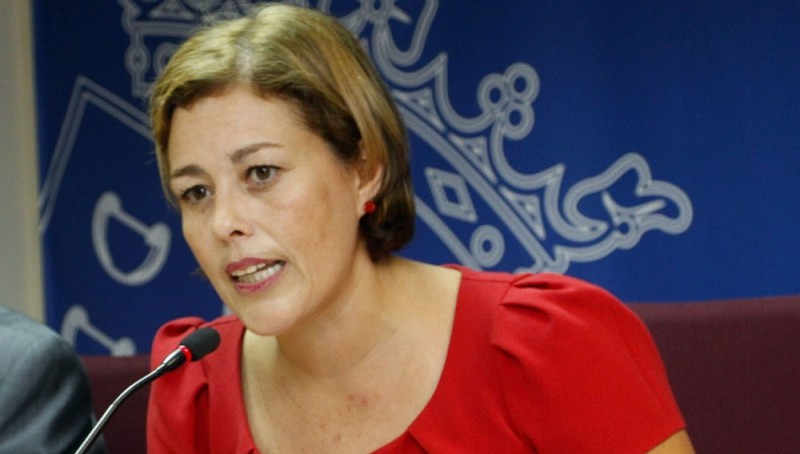 Astrid P�rez: �El Gobierno de Canarias est� ahogando al sector tur�stico�