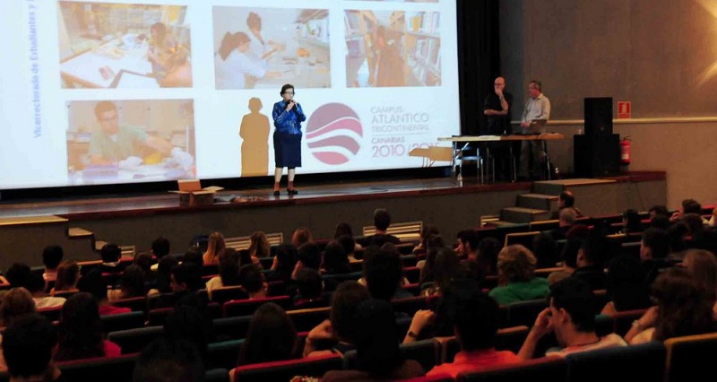 La Universidad de Las Palmas informa a estudiantes del Sur