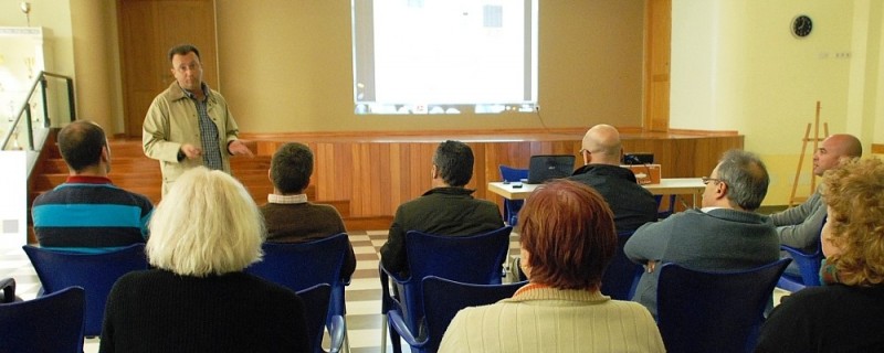 Las obras de la rotonda del acceso norte se inician tras presentarla a vecinos y comerciantes  