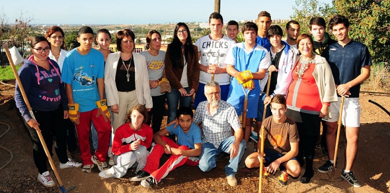 El IES Faro fomenta un huerto escolar ecol�gico y saludable