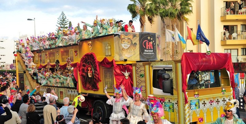 �Gran baile de carneros y lechuzas�, primer premio del concurso de Carrozas del Carnaval de Maspalomas