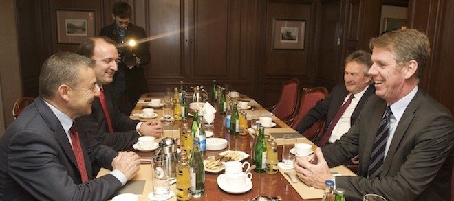 TUI comparte con el Gobierno de Canarias la necesidad de bonificar las tasas a�reas