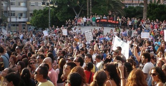 Ciudadanos y sindicatos se manifiestan en Canarias contra el paro y por una democracia social