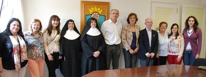 Silverio Matos hace entrega a San Juan de Dios y al Hogar de Ancianos de la ayuda ben�fica anual