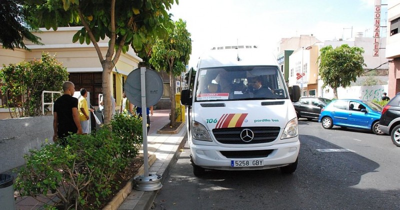 Santa Luc�a renueva el convenio de apoyo al transporte p�blico local, dotado con 100.000 �
