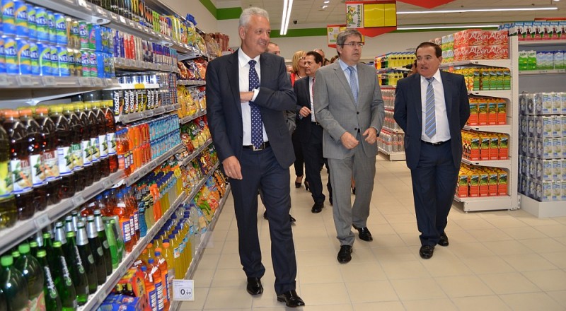 Hiperdino abre el supermercado m�s moderno de la cadena en El Tablero