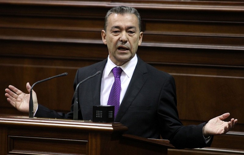 Rivero anuncia un paquete de medidas para dinamizar la econom�a de las islas