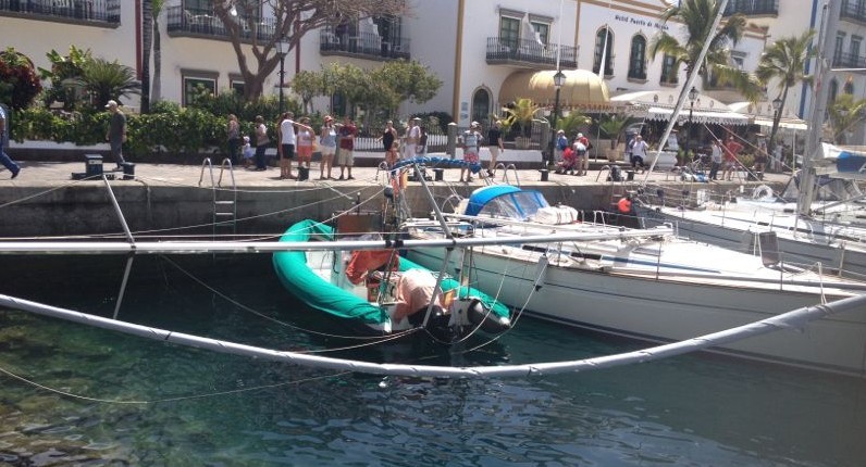 La ca�da del m�stil de un velero en Puerto Mog�n a punto de causar una tragedia