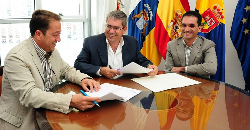 Ayuntamiento y veterinarios ratifican un acuerdo de colaboraci�n