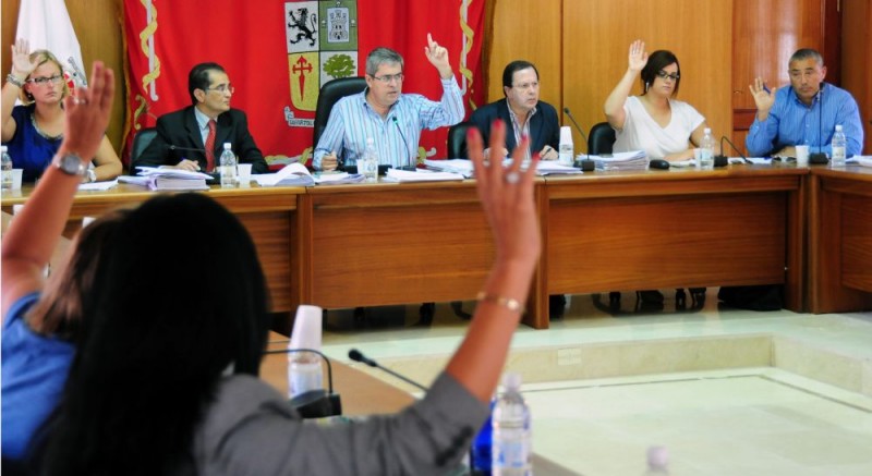 El pleno rechaza modificar el PGOU para incluir al Hotel Oasis como BIC