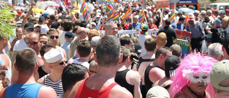 M�s de 50.000 personas asisten a la cabalgata del Gay Pride de Maspalomas 2013