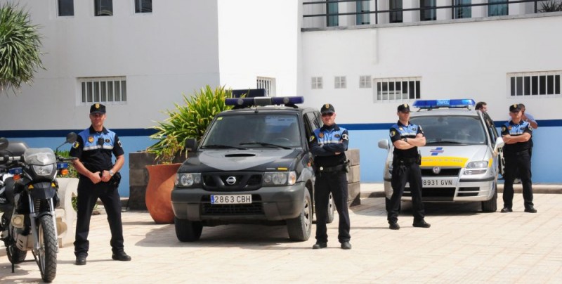 Detienen a dos individuos vendiendo coca�na a un turista