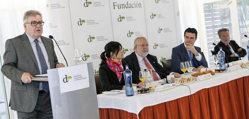 Bravo de Laguna partidario de recortar 