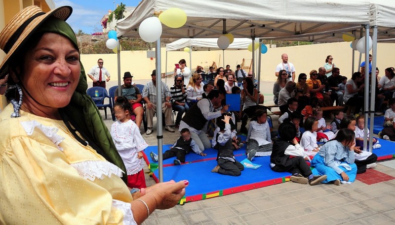 Escolares de El Pedrazo y Monta�a La Data celebran juntos el D�a de Canarias