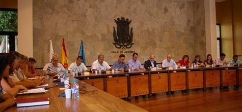 Ag�imes aprueba una moci�n en la que se reclama 'respeto' a la autonom�a municipal 