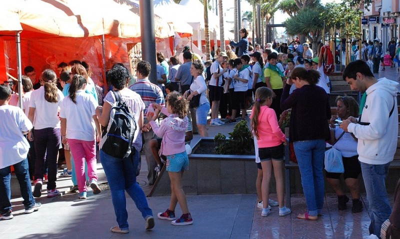 �Ense�ar para emprender� lleva al peatonal de Vecindario a 700 alumnos empresarios de la isla