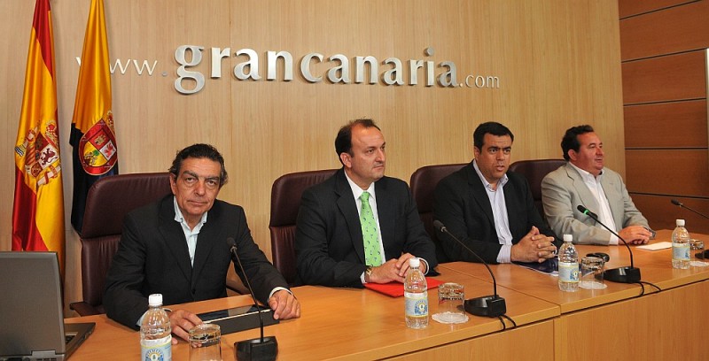Gran Canaria firma un convenio a tres bandas para traer turistas nacionales