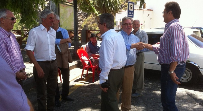 Tunte celebra la apertura de la carretera con una paella