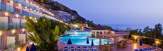 Mog�n pedir� al Parlamento que permita construir hoteles de cuatro estrellas en Gran Canaria