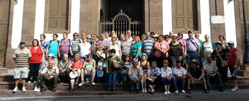 Acci�n Comunitaria con Mayores de Santa Luc�a lleva a 55 vecinos a conocer Agaete