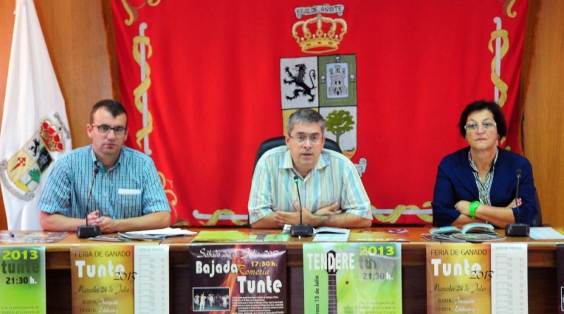 Tunte presenta el programa del Fiestas de Santiago Ap�stol
