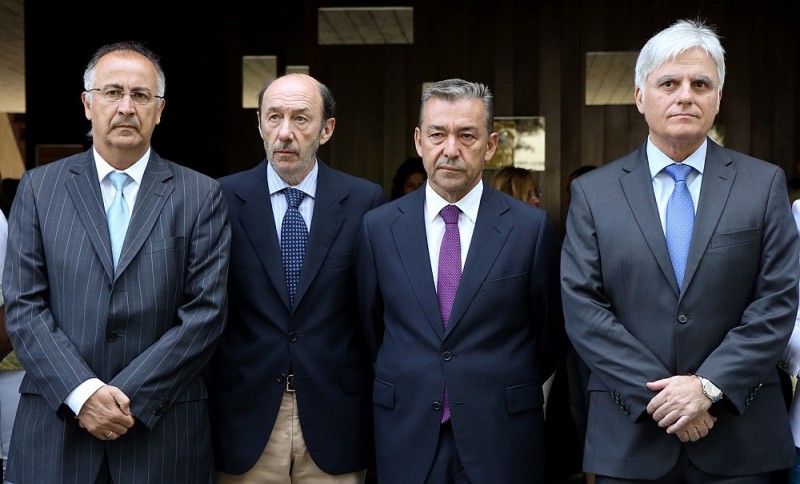 Rubalcaba no duda en denunciar que el Gobierno 