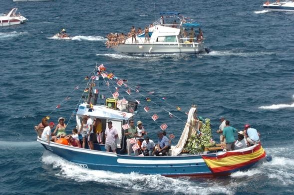 Arguinegu�n cierra las fiestas del Carmen con la procesi�n mar�tima de este domingo