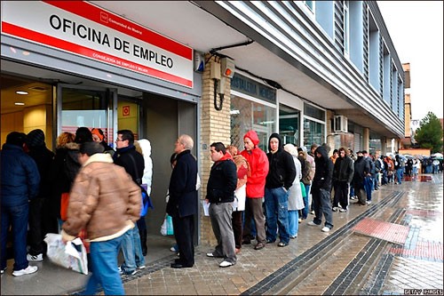 El paro baja en 14.300 personas en Canarias 
