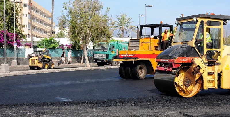 El Consorcio del Sur asfalta la Avenida de Gran Canaria
