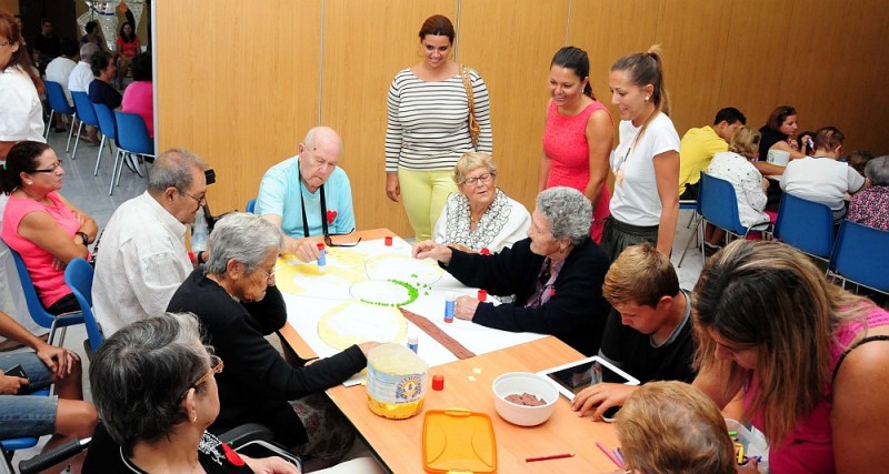 Maspalomas celebra el primer encuentro entre abuelos y nietos  