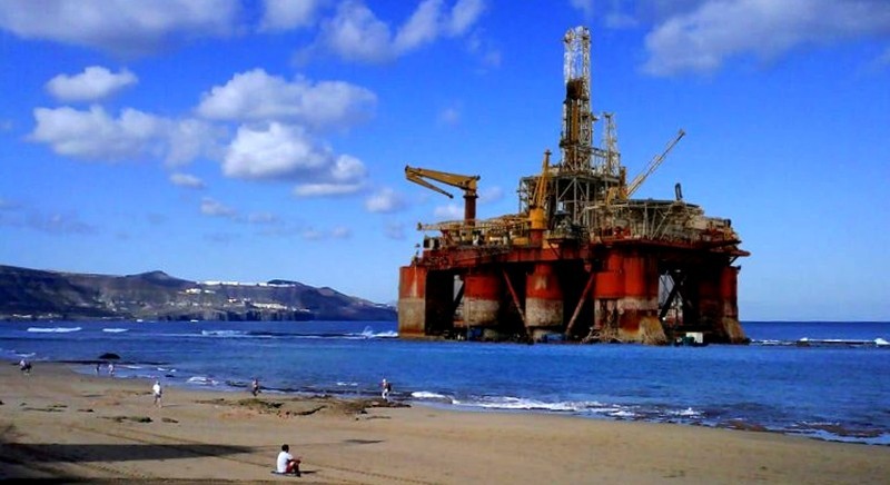 El Ministro de Industria condena a su propia tierra