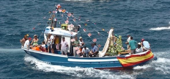 Playa de Mog�n celebra este domingo la procesi�n mar�tima en honor a la Virgen del Carmen