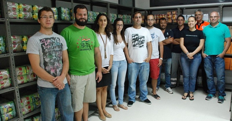 J�venes  del �Hard Skull Fest� entregan alimentos para familias necesitadas