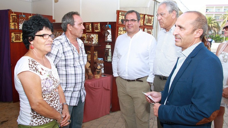 La Fedac �llena� de artesan�a y etnograf�a la explanada del Faro de Maspalomas 