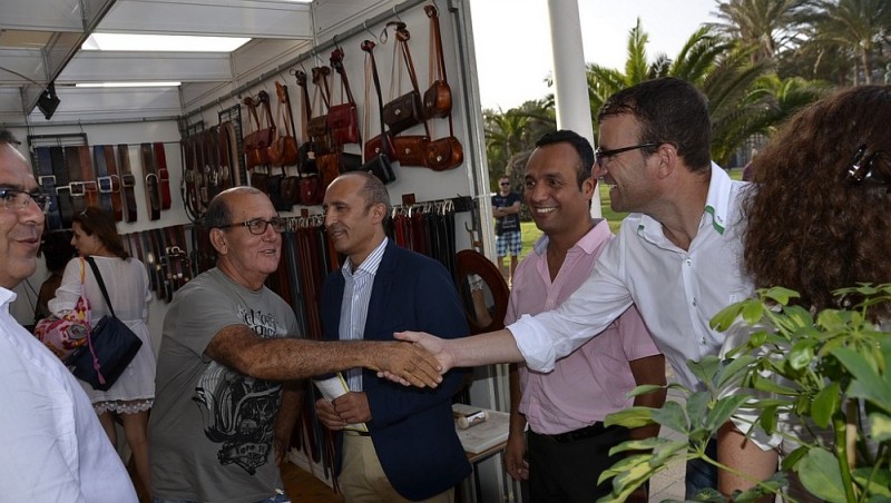 Aumentan las ventas de los artesanos en la Feria de El Faro