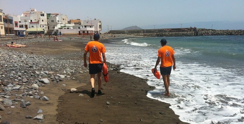 Protecci�n Civil vigilan zonas de ba�o en la costa y los incendios en median�as 