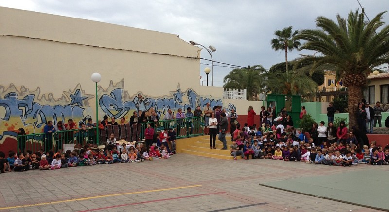 Mog�n destina 20.459 euros para mejorar la entrada y el patio del CEIP Artemi Semid�n