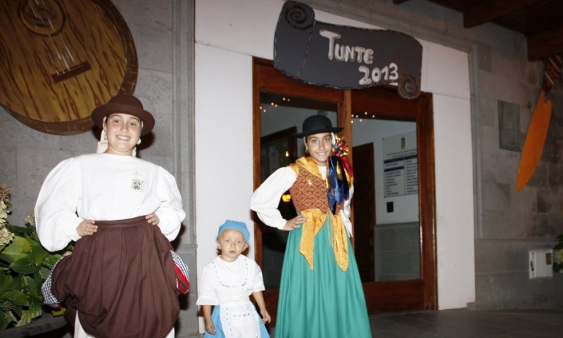 Tunte elige a sus reinas campesinas