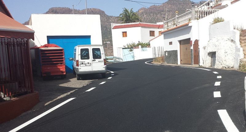 Taid�a disfruta de nuevo asfaltado en toda la traves�a del pueblo