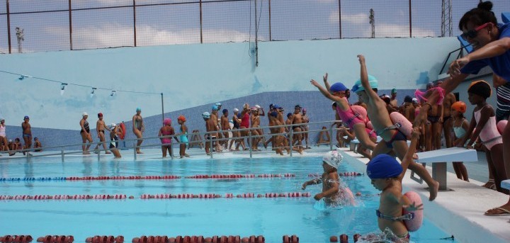 Clausurados los cursos veraniegos de nataci�n