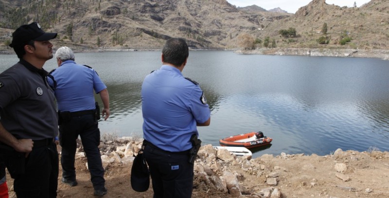 Cruz Roja rescata un cad�ver en la presa de Soria  