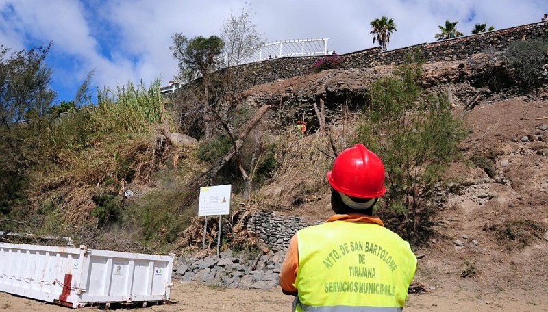 Maspalomas lleva a cabo un plan de restauraci�n vegetal y embellecimiento 