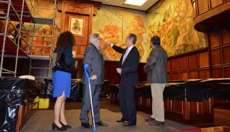 El Cabildo realiza trabajos de limpieza en los murales de Jes�s Arencibia