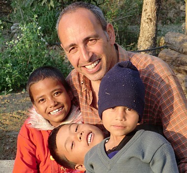 Maspalomas recibe la visita de la ONG Educanepal que previene el tr�fico y la explotaci�n de ni�os