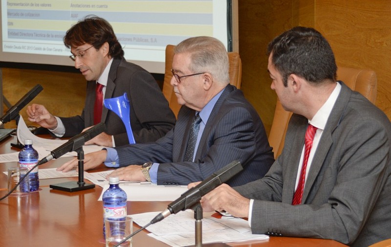  Bravo de Laguna presenta la Emisi�n de Deuda P�blica del Cabildo con cargo a la RIC para 2013 