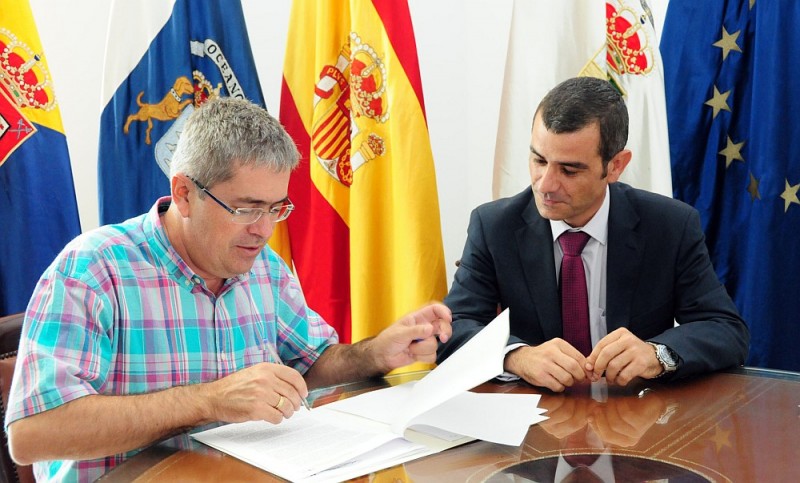 El Ayuntamiento y Barbacan firman el convenio de modernizaci�n y mejora del edificio