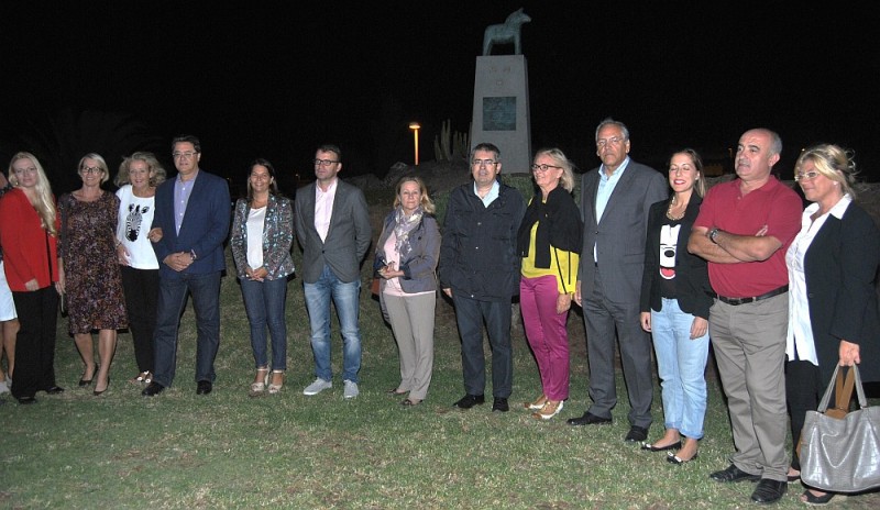 Iluminan la escultura del Caballo de Dalecarlia en San Agust�n