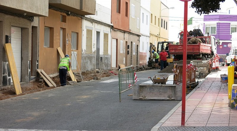 El Plan de Aceras municipal renueva la calle Tamar�n de Vecindario